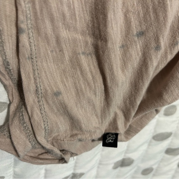 Rock & Republic Women's Black, Blue, and Beige Top with Sparkling Wing Design XL - Picture 4 of 6